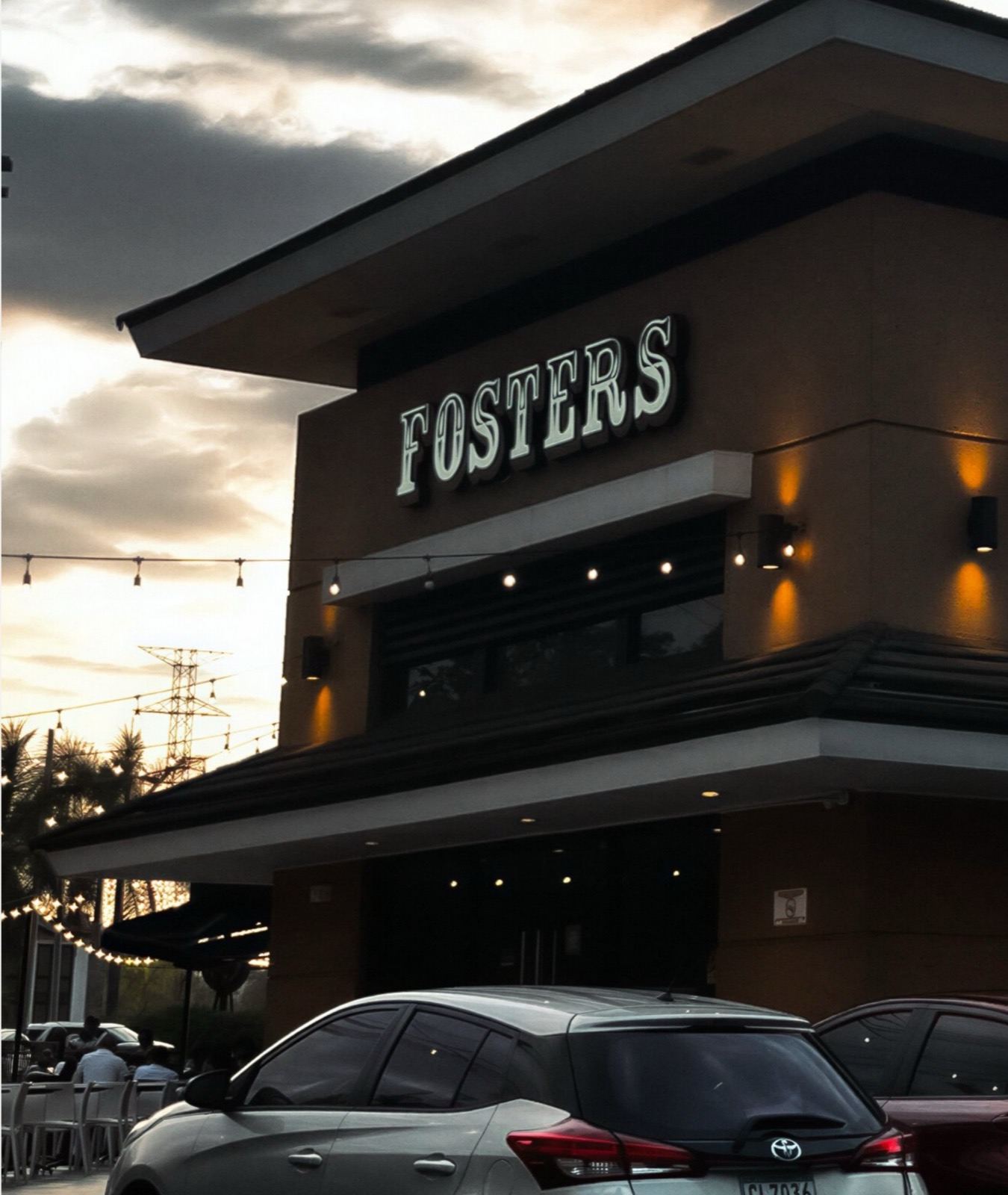 Letrero corpóreo de Fosters: Letras iluminadas