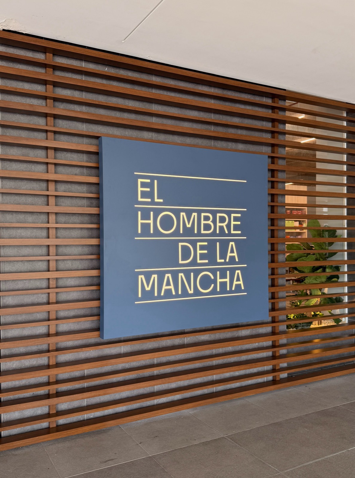 Letrero corpóreo de El Hombre de la Mancha: Aluminio iluminado